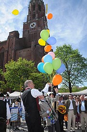 Wirtschaftsreferent Dieter Reiter ließ zur Maidult Eröffnugn Ballons fliegen (©Foto. Ingrid Grossmann